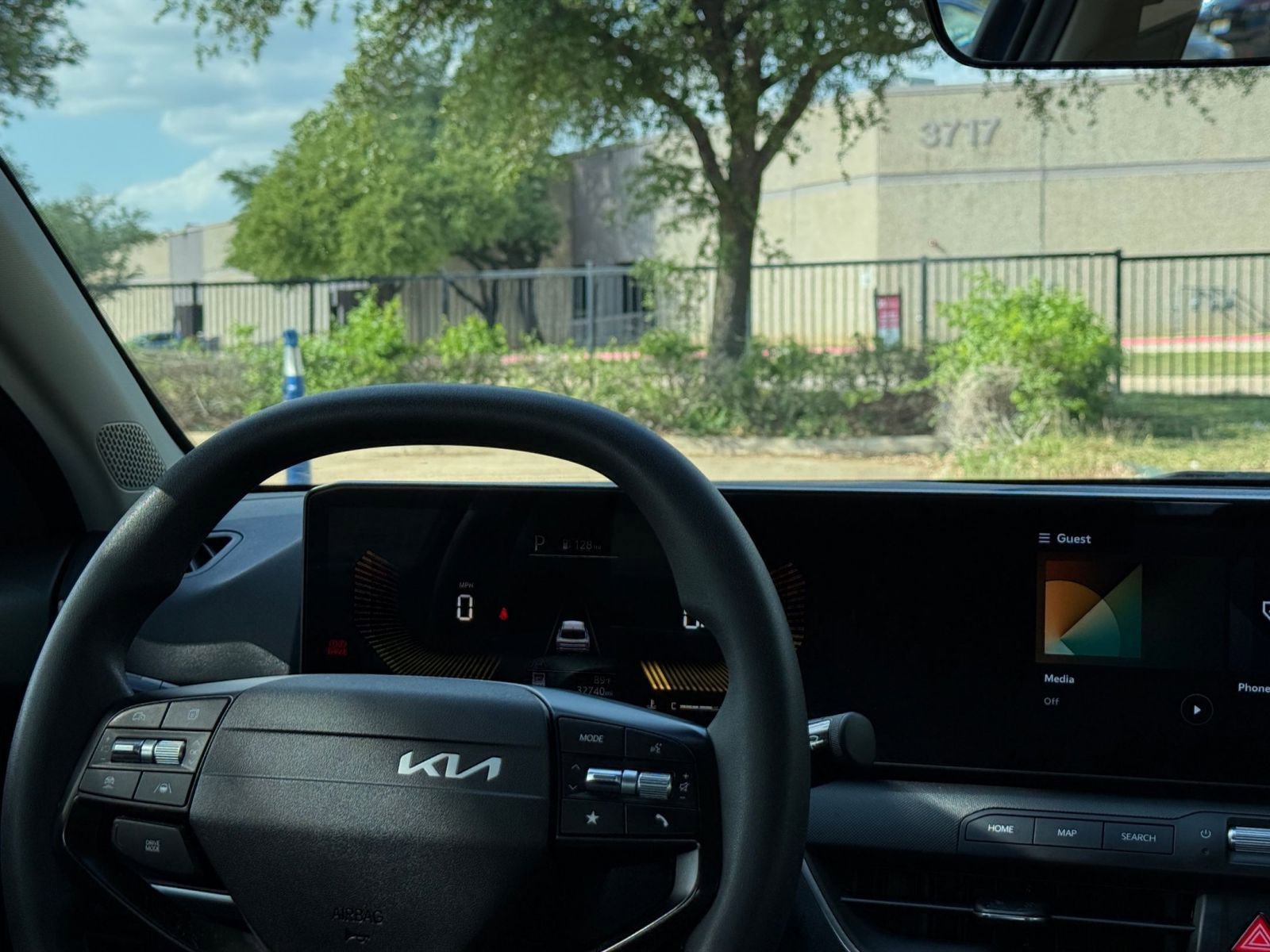 Used 2025 Kia K4 LXS image 36