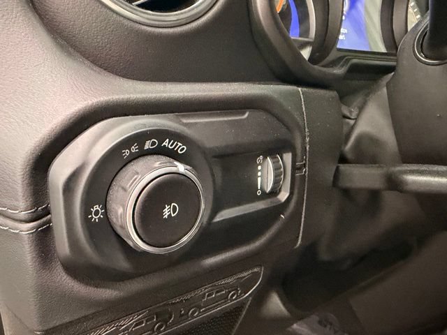 Used 2024 Jeep Wrangler Unlimited Sahara w/ Technology Group AWD/4WD image 21