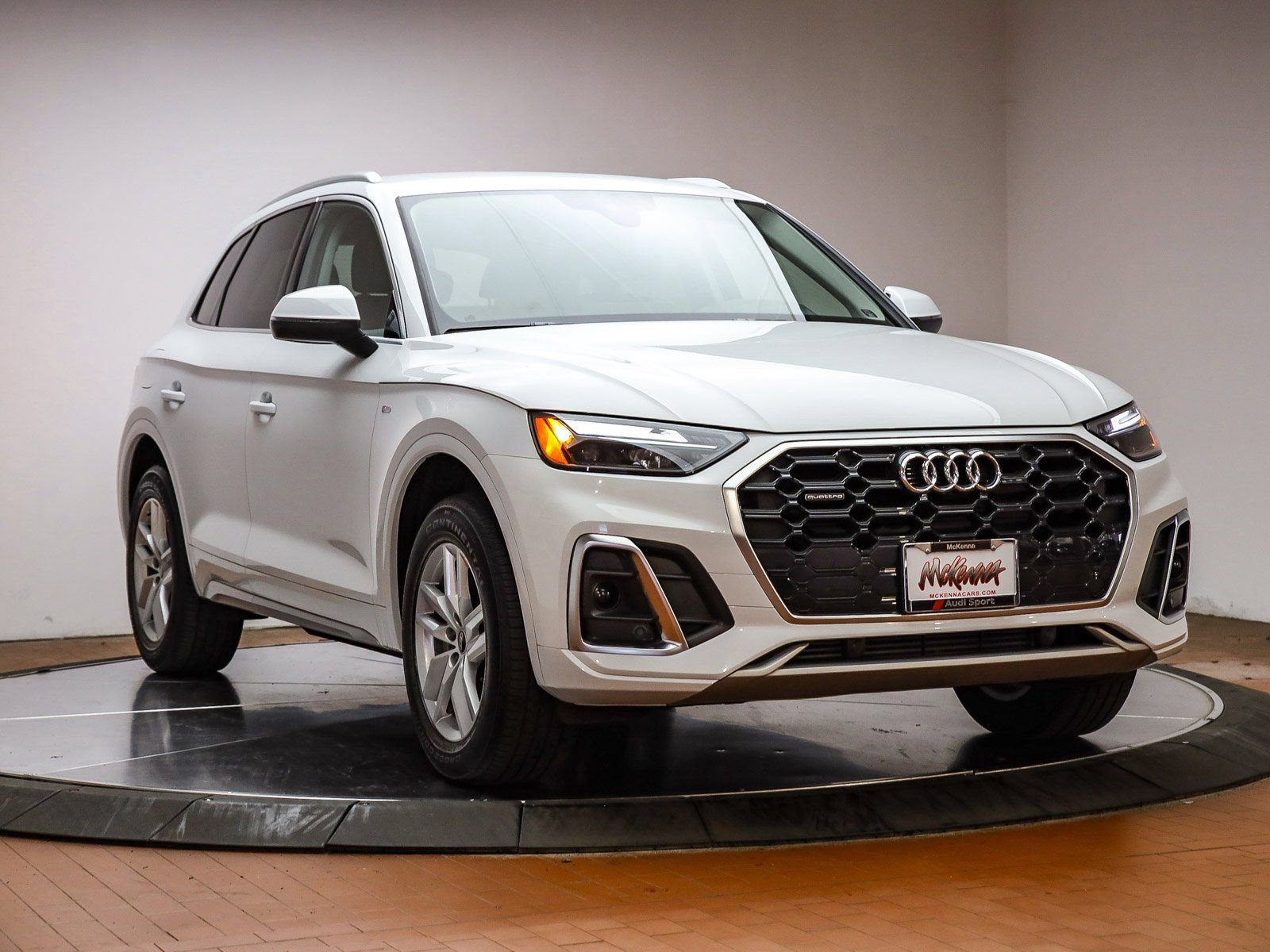 Certified 2023 Audi Q5 2.0T Premium w/ Convenience Package image 3