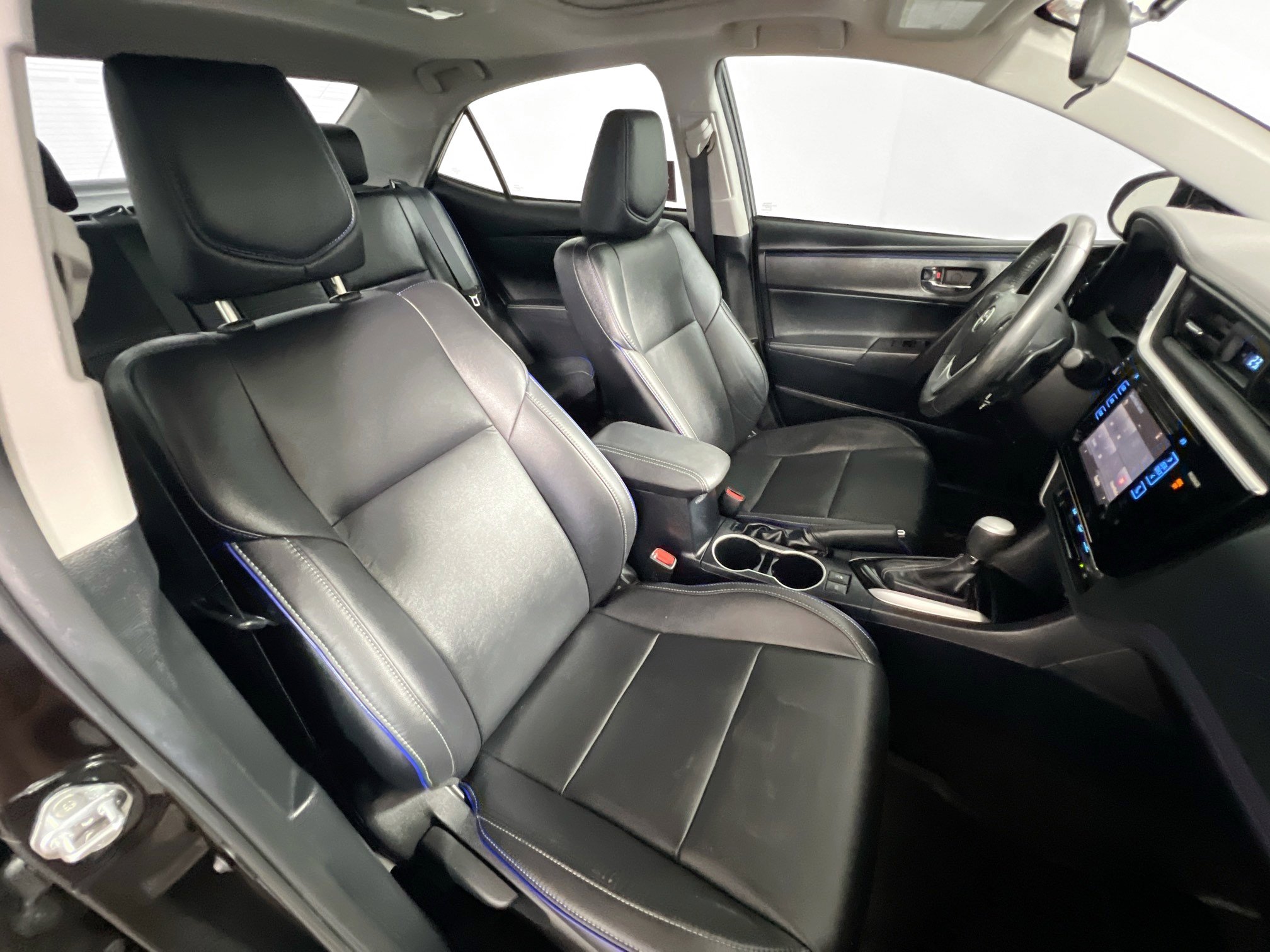 Used 2017 Toyota Corolla XSE FWD image 31