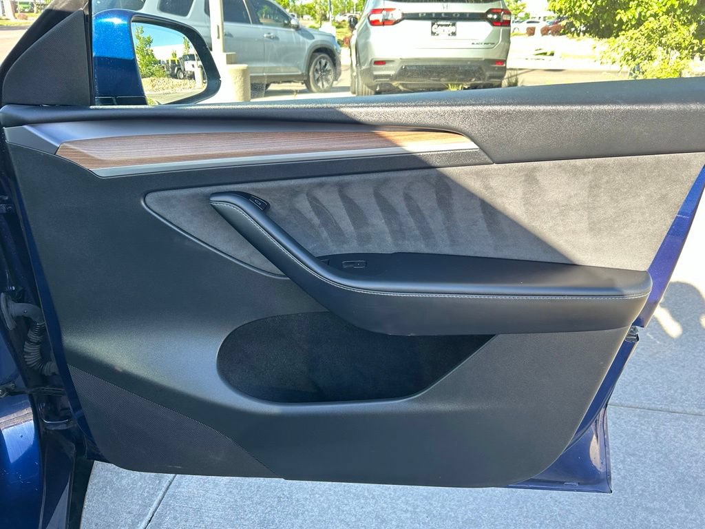 Used 2024 Tesla Model Y Long Range AWD/4WD image 27