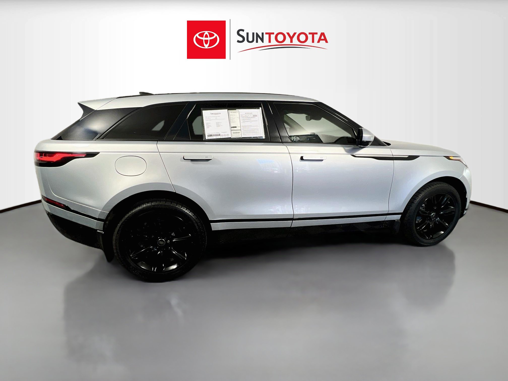 Used 2021 Land Rover Range Rover Velar S AWD/4WD image 10