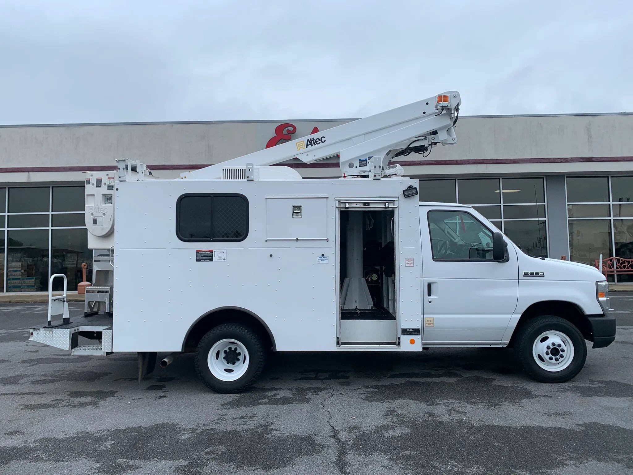 Used 2019 Ford E-350 and Econoline 350 Super Duty RWD image 21
