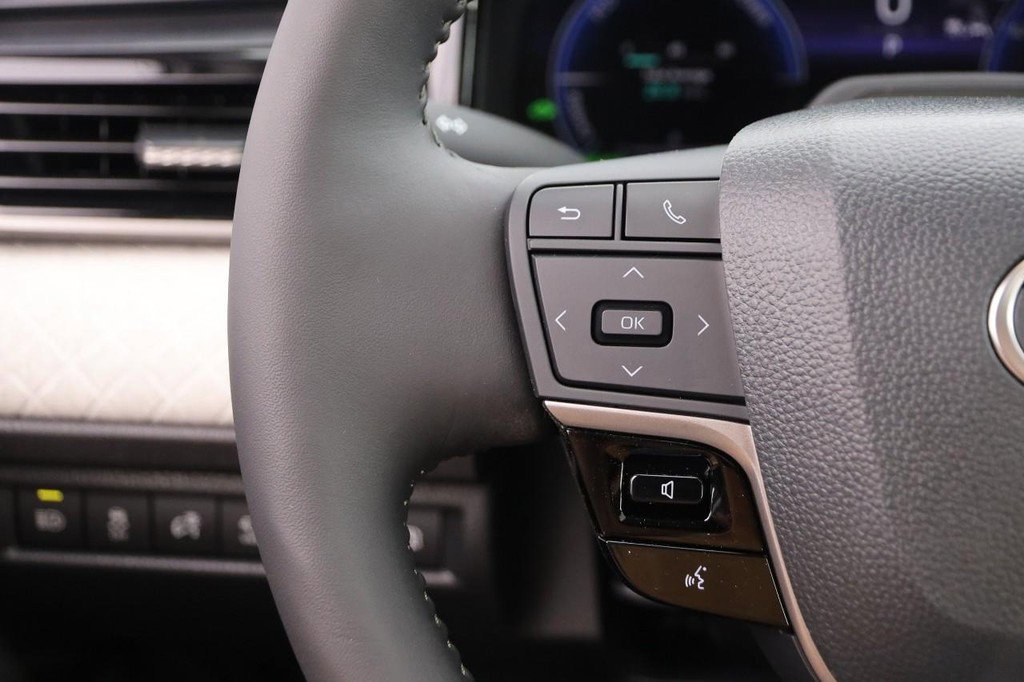 Used 2026 Toyota Camry XLE w/ Premium Plus Package image 12