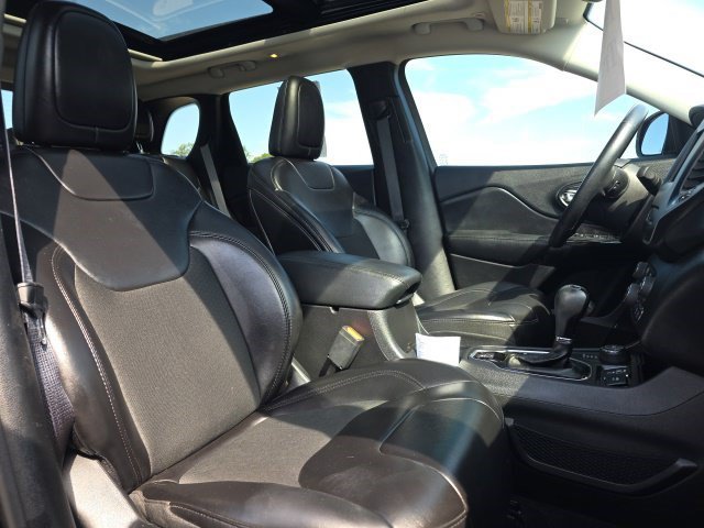 Certified 2019 Jeep Cherokee Latitude Plus AWD/4WD image 14
