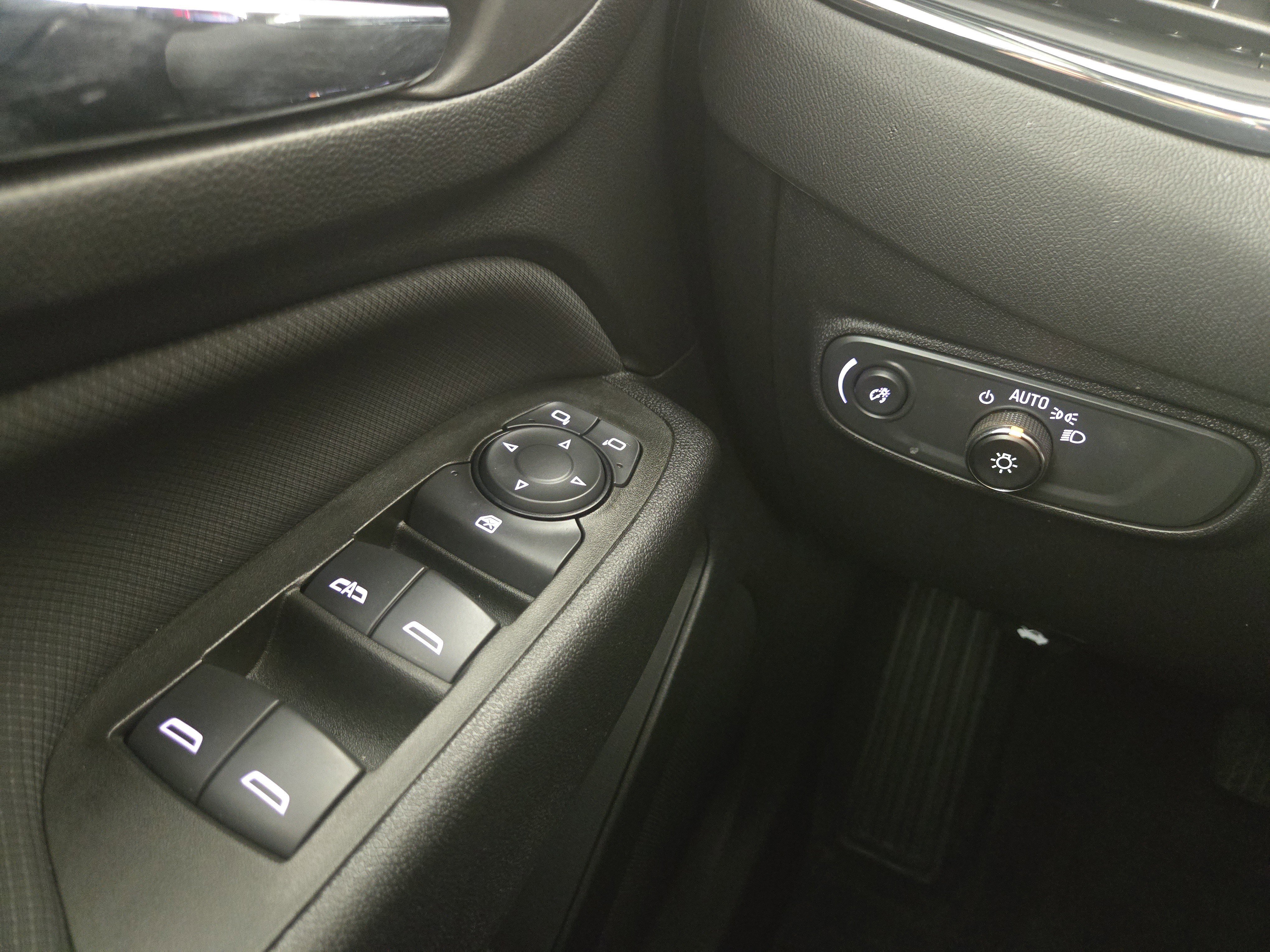 Used 2024 Chevrolet Equinox RS image 30