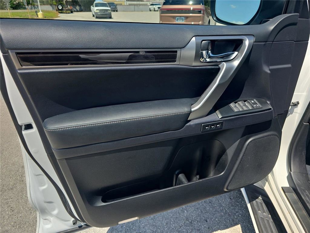 Used 2023 Lexus GX 460 Premium AWD/4WD image 16