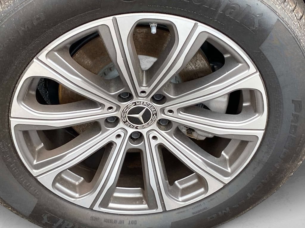 Used 2025 Mercedes-Benz GLC 300 4MATIC image 29