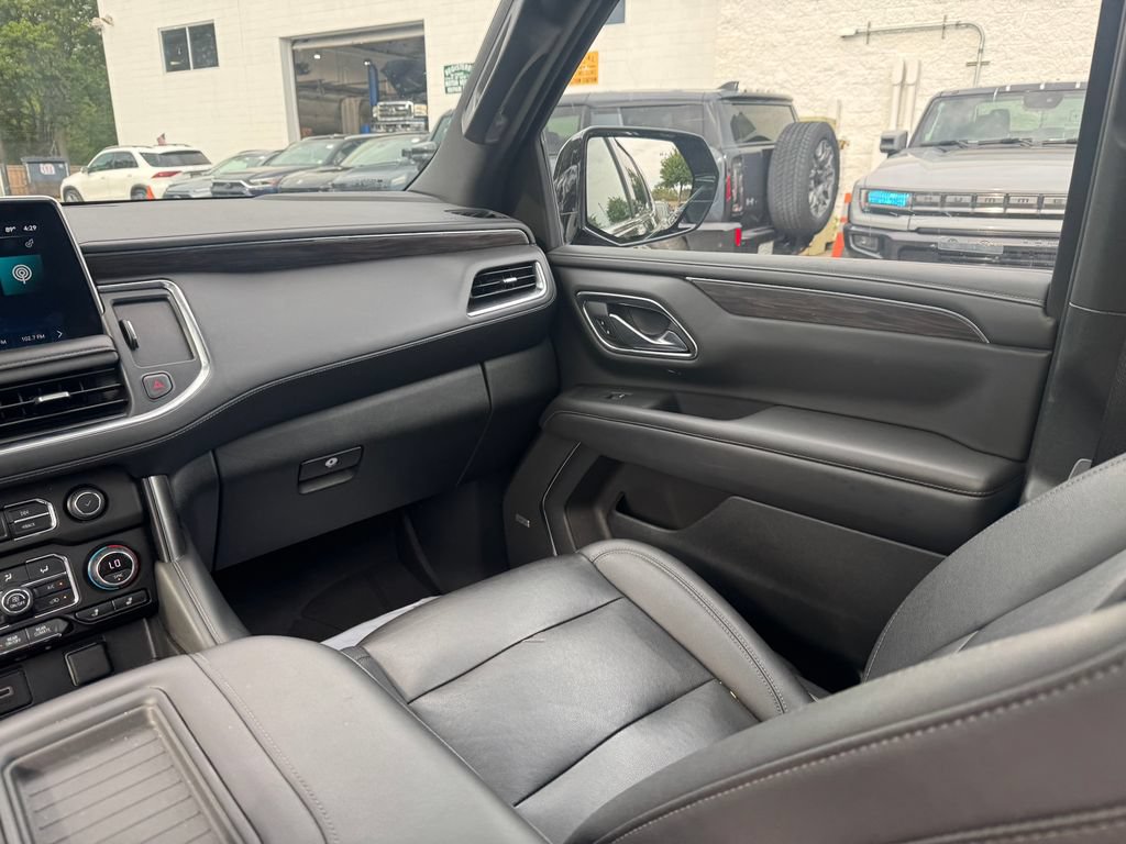 Used 2022 Chevrolet Tahoe LT w/ Luxury Package AWD/4WD image 14