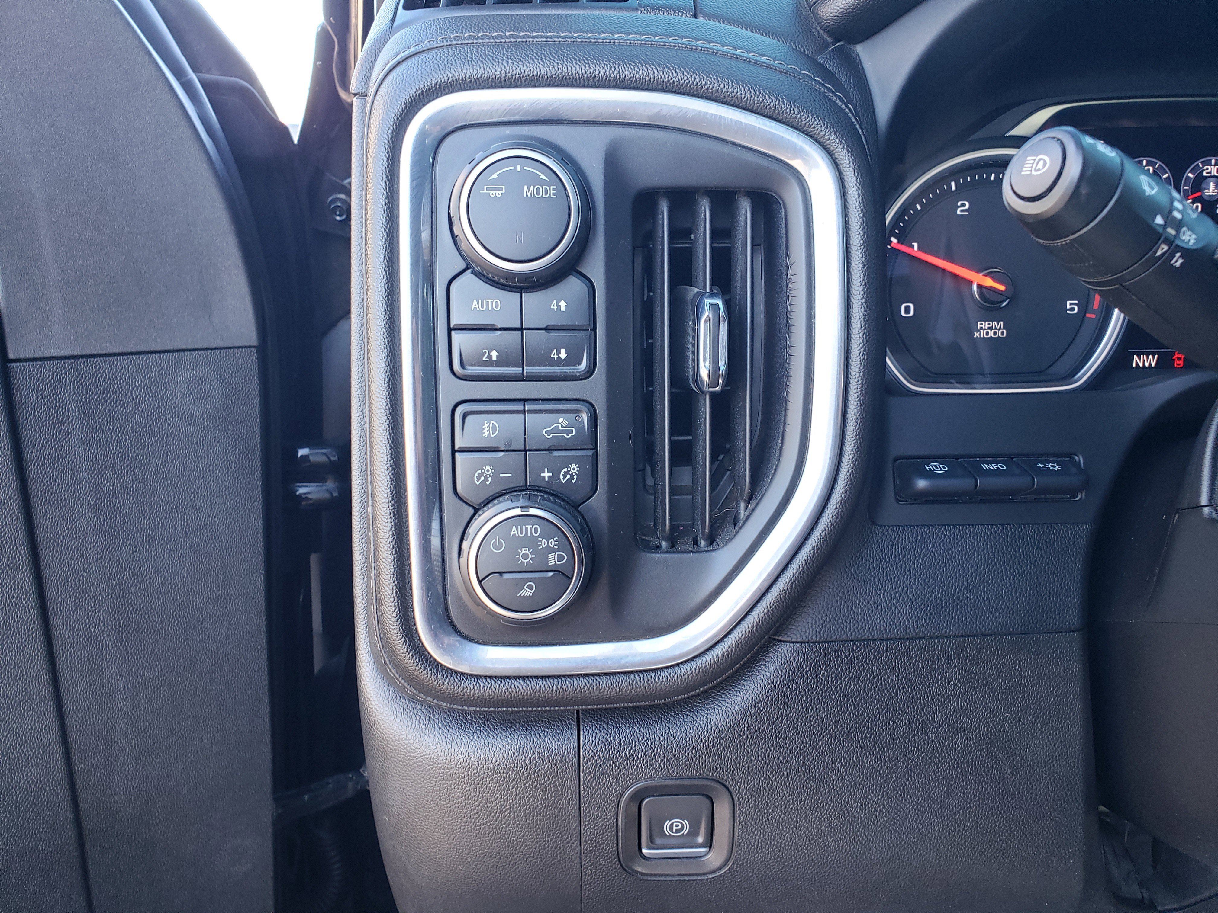 Used 2022 Chevrolet Silverado 2500 LTZ w/ LTZ Premium Package image 14