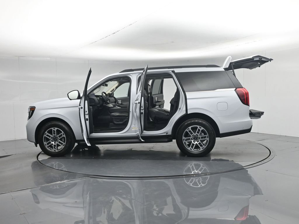 Used 2025 Ford Expedition Active AWD/4WD image 42