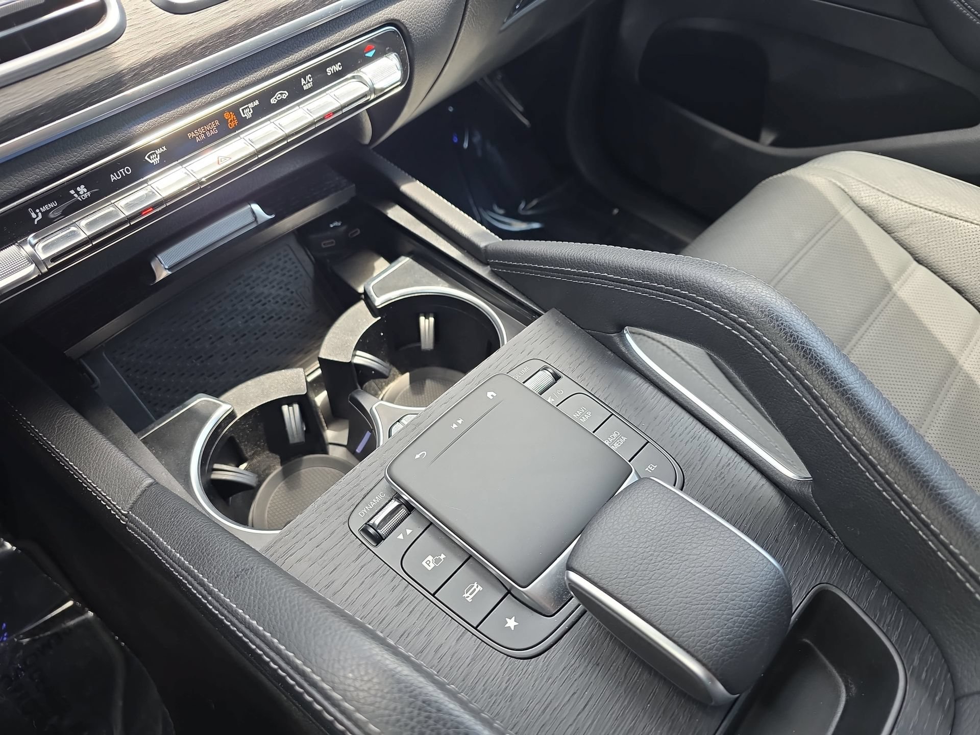 Used 2024 Mercedes-Benz GLE 450 4MATIC image 25