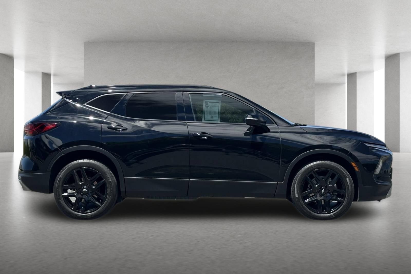 Used 2023 Chevrolet Blazer LT AWD/4WD image 3