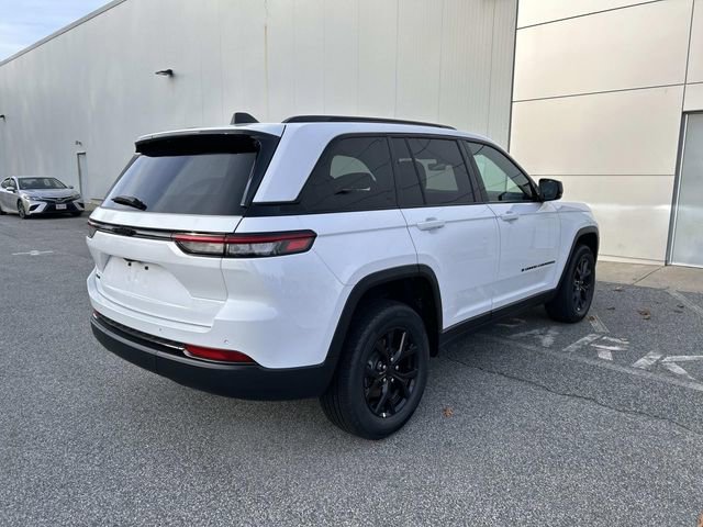 New 2025 Jeep Grand Cherokee Laredo image 3