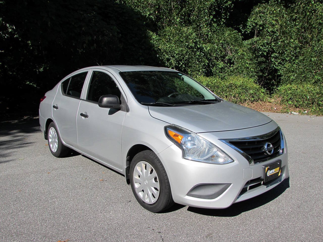 Used 2015 Nissan Versa S FWD image 6