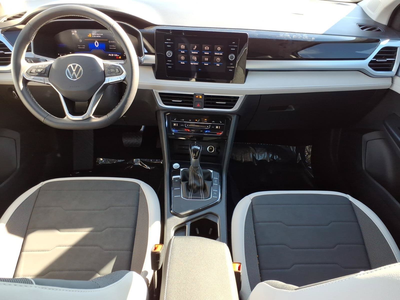New 2026 Volkswagen Taos SE FWD image 14