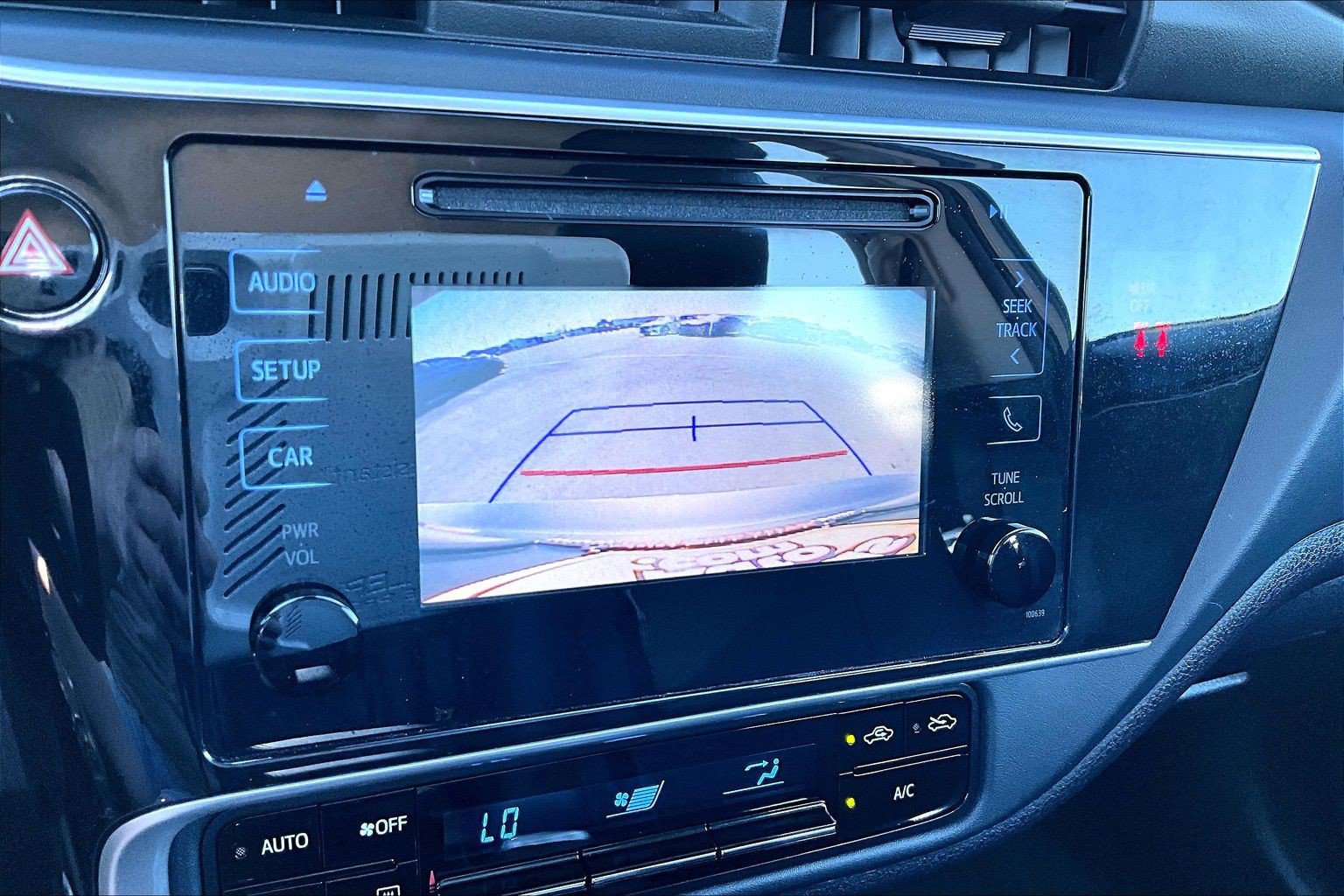 Used 2018 Toyota Corolla LE FWD image 22