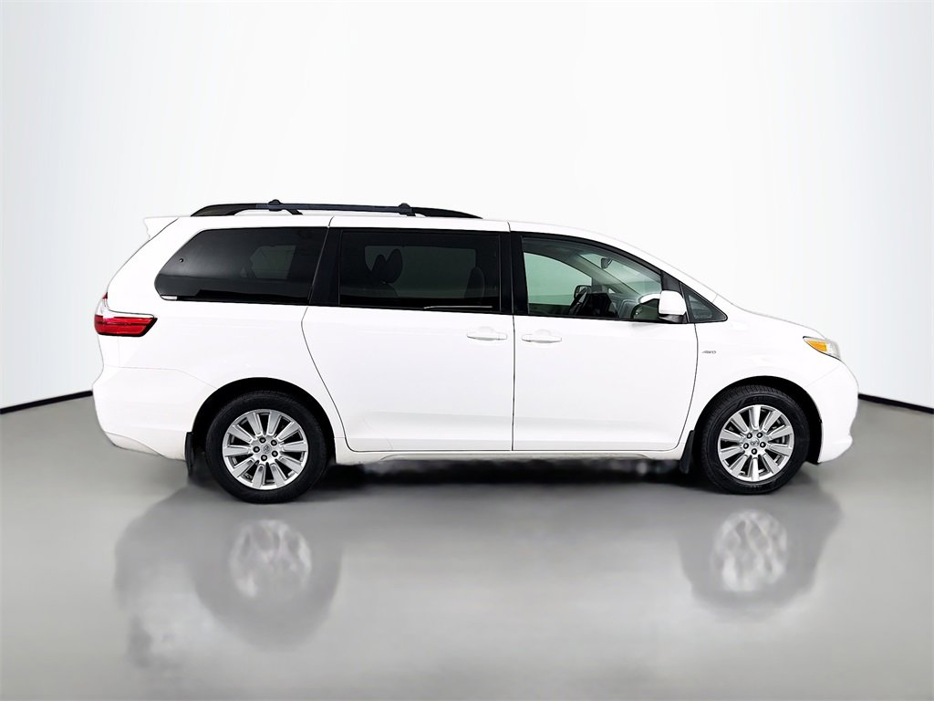 Used 2017 Toyota Sienna LE image 8