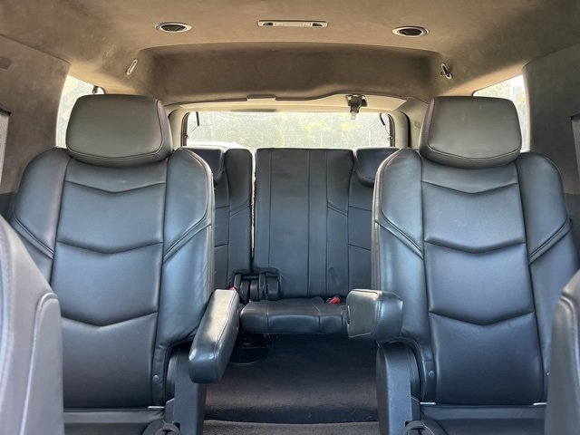 Used 2020 Cadillac Escalade Platinum image 40