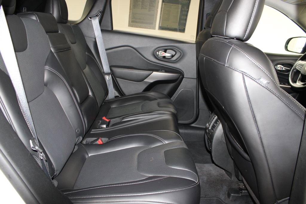 Used 2019 Jeep Cherokee Limited AWD/4WD image 29