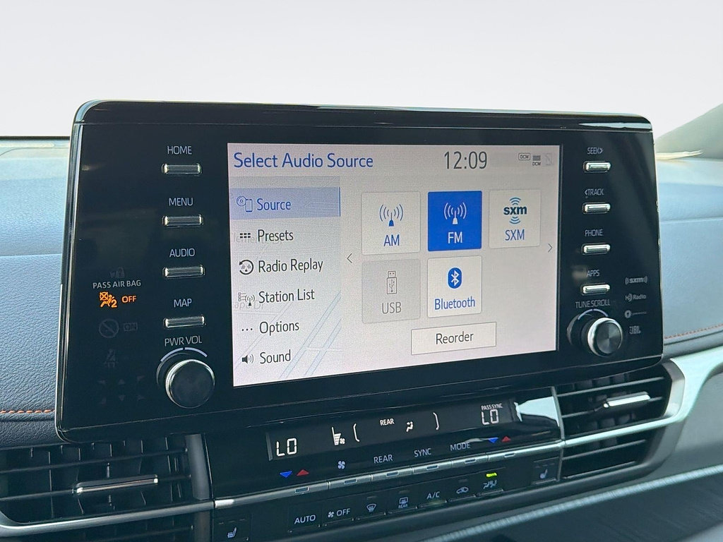 Used 2024 Toyota Sienna XSE w/ XSE Plus Package FWD image 17