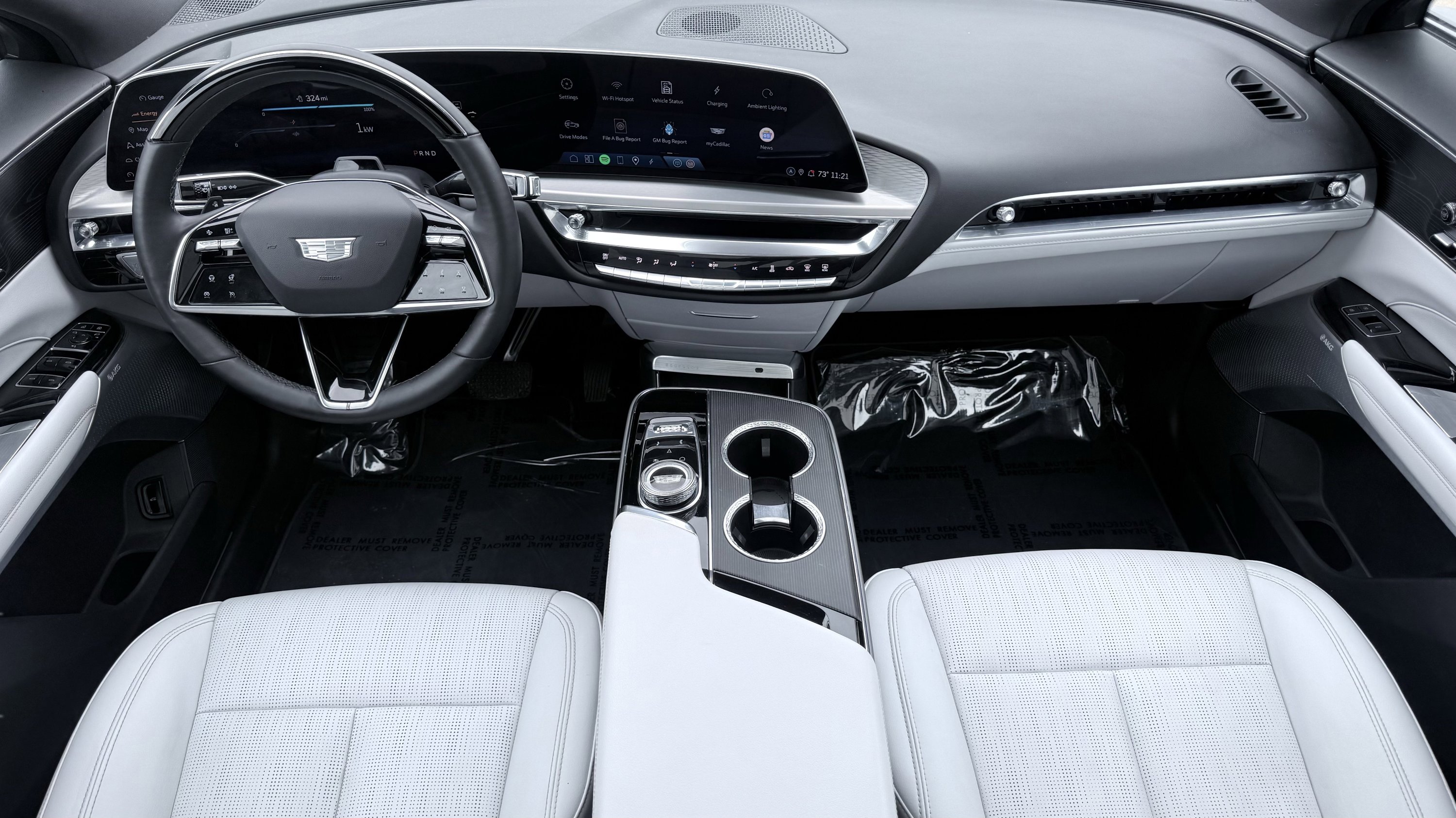 Used 2024 Cadillac Lyriq Luxury image 2