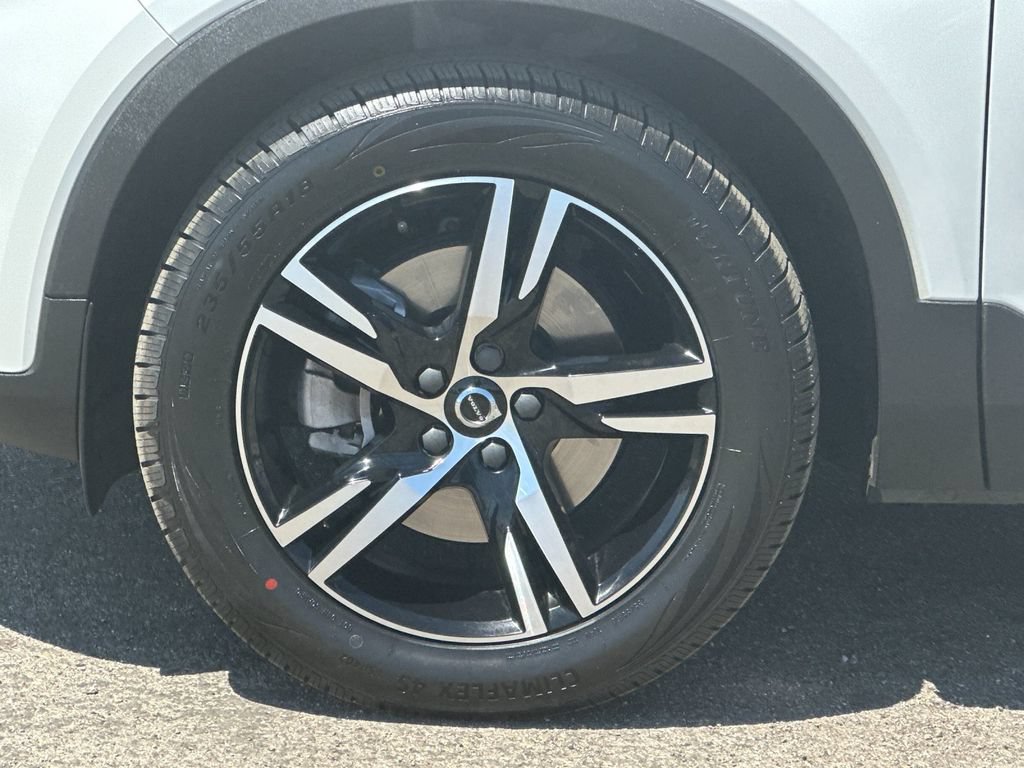 Used 2023 Volvo XC40 B4 Core w/ Convenience Package FWD image 25