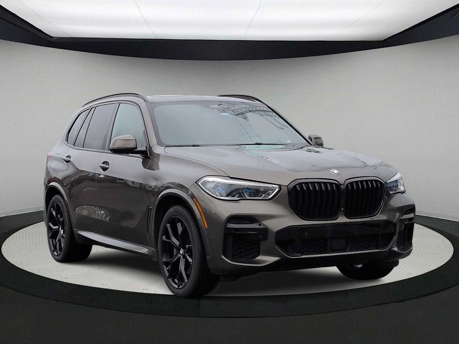 Used 2022 BMW X5 xDrive40i w/ M Sport Package AWD/4WD image 2