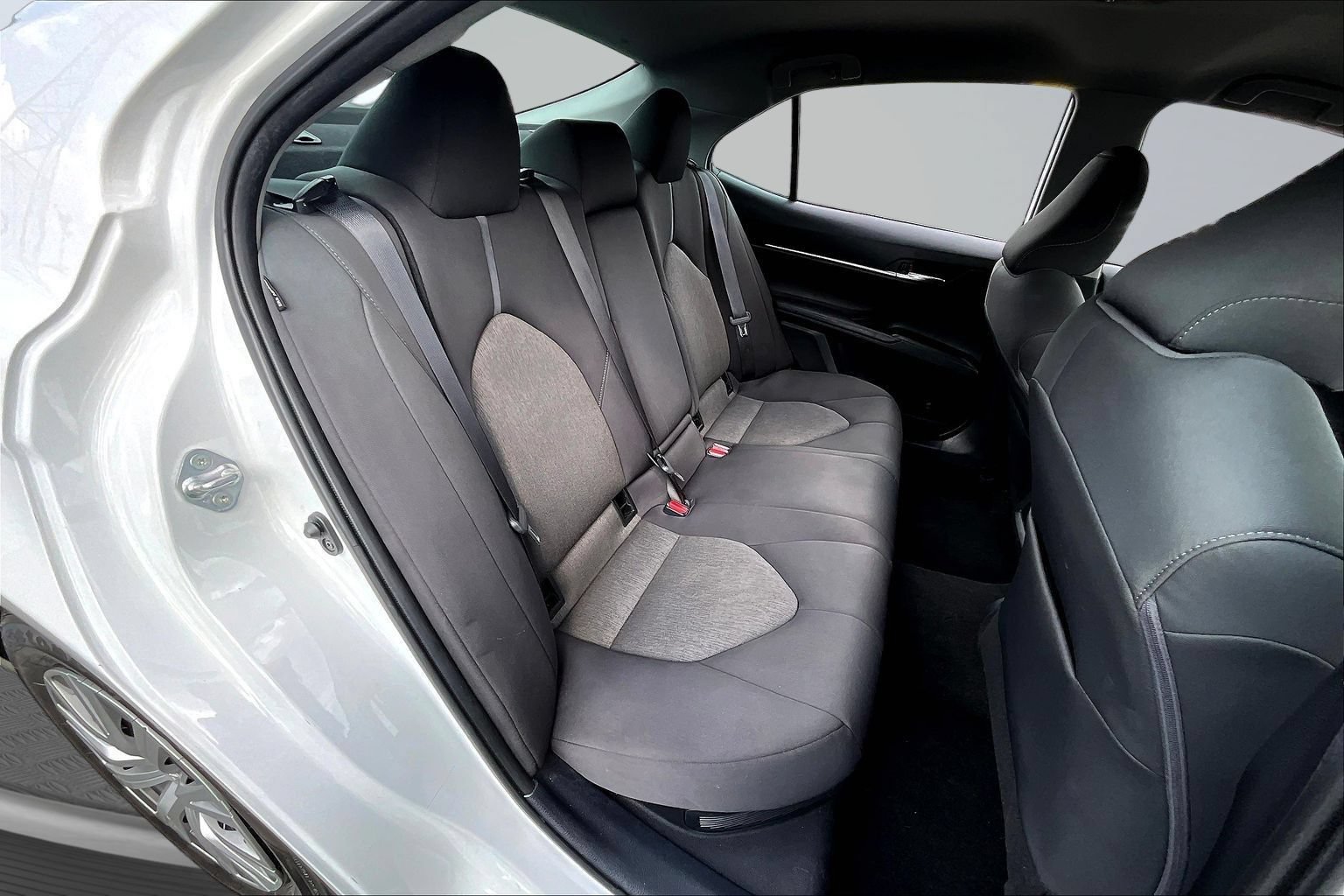 Used 2022 Toyota Camry LE FWD image 22