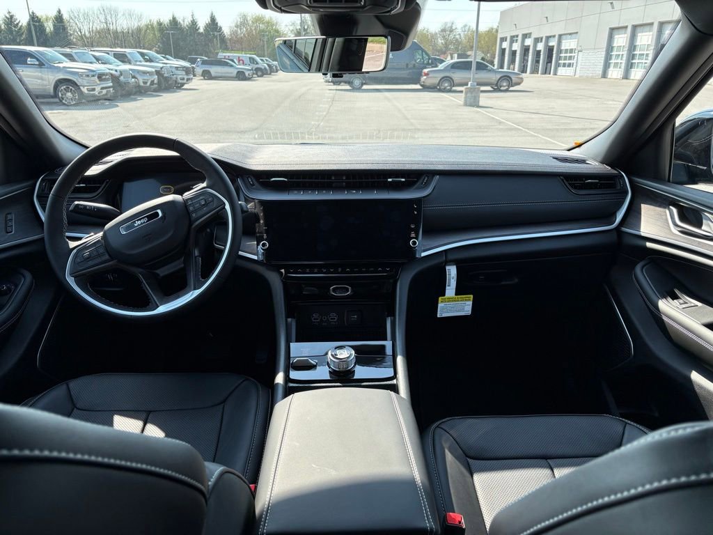 New 2026 Jeep Grand Cherokee Limited Reserve AWD/4WD image 10