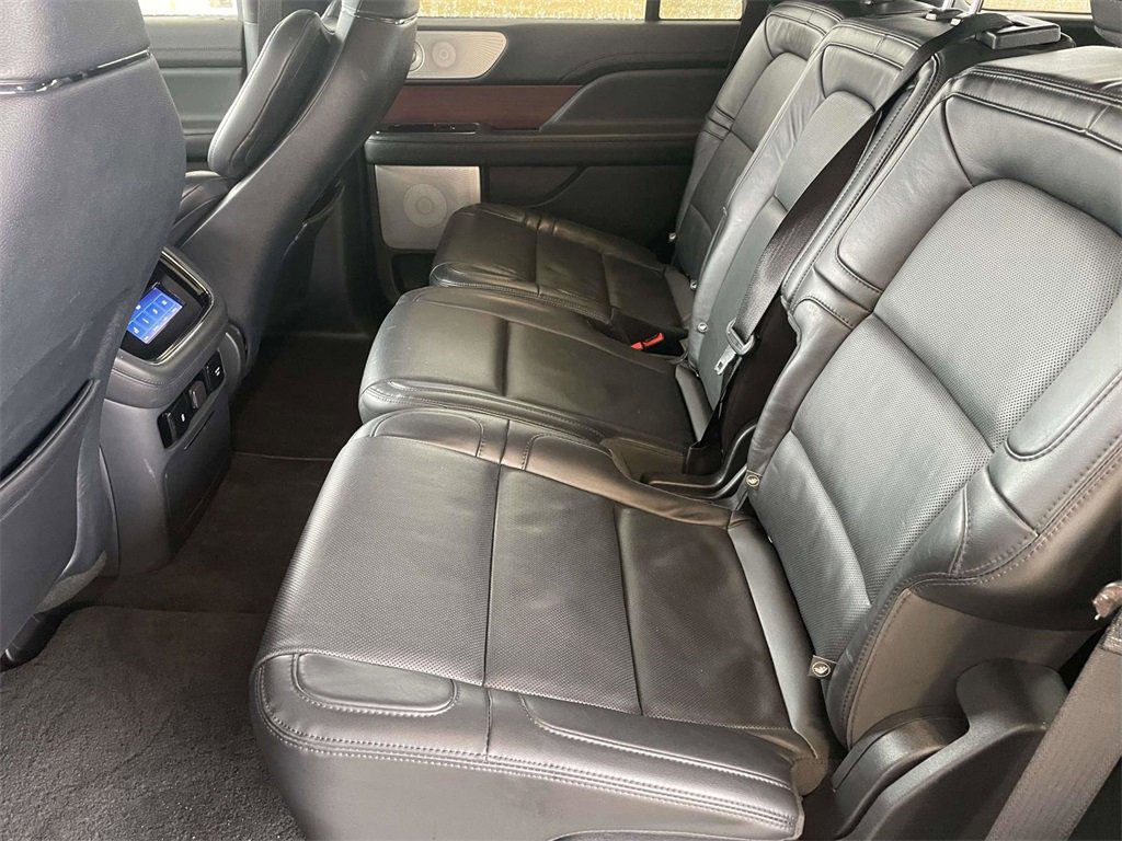 Used 2023 Lincoln Navigator Reserve image 12