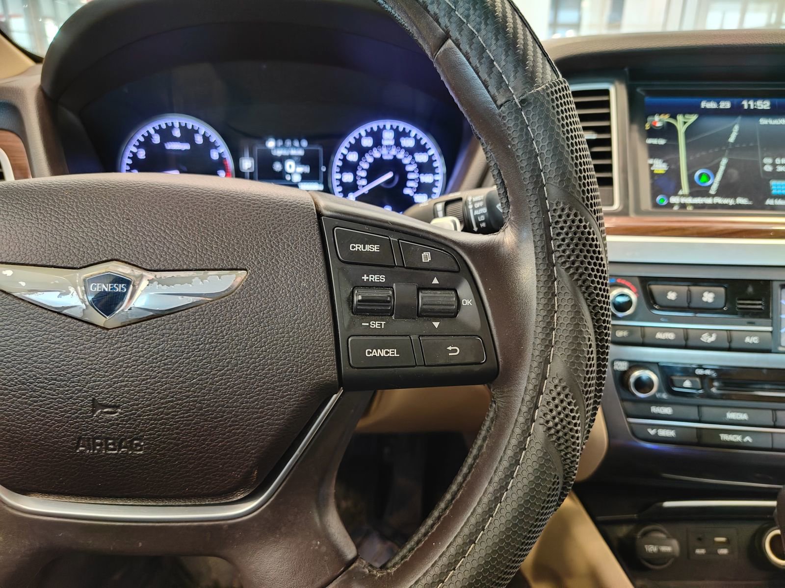 Used 2015 Hyundai Genesis 3.8 image 14