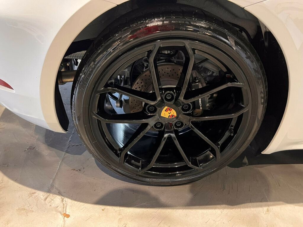 Used 2025 Porsche 718 Cayman w/ Sport Chrono Package image 11