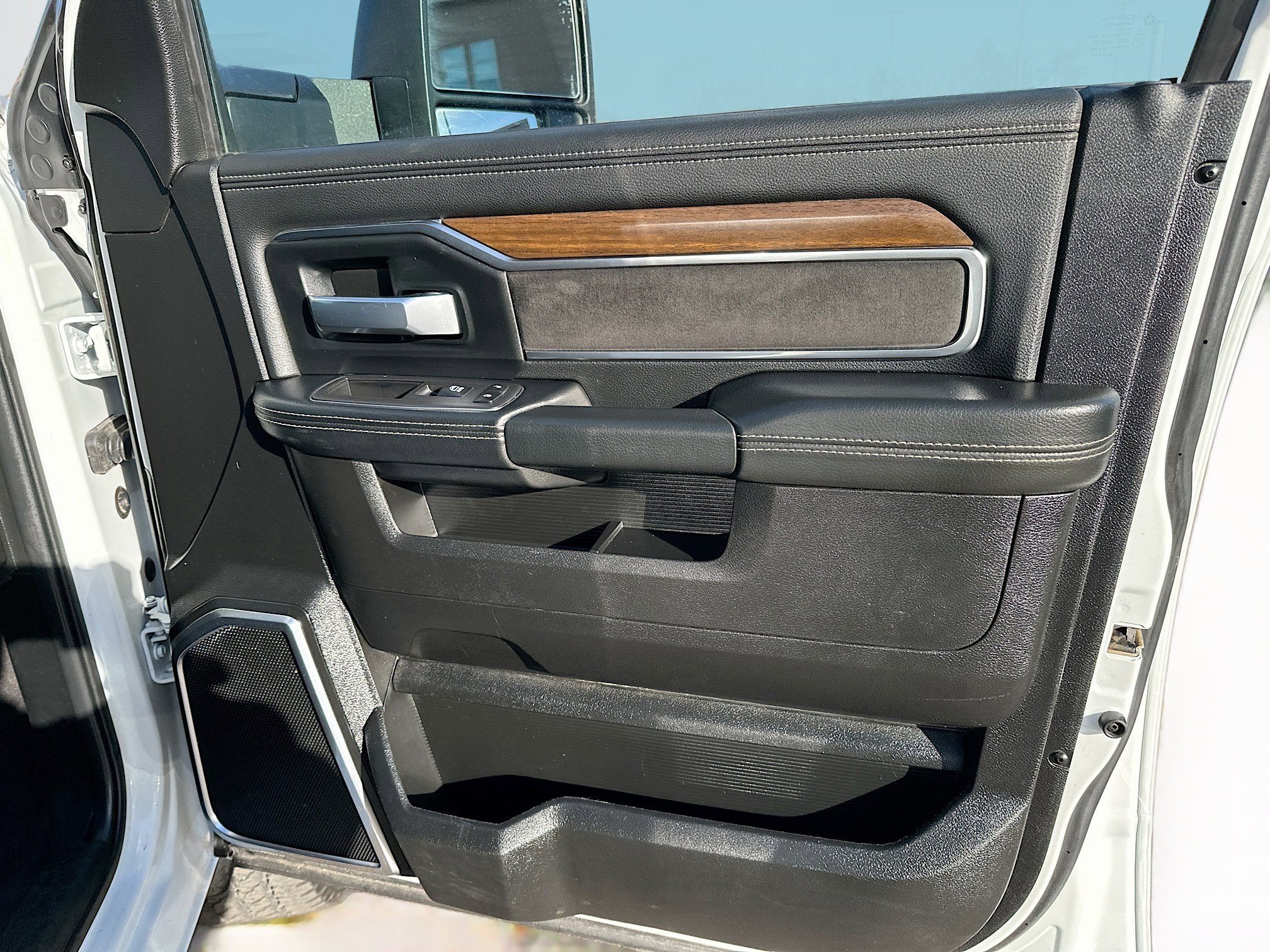 Used 2024 RAM 2500 Laramie image 33