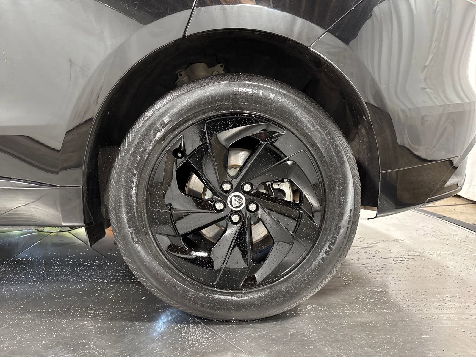 Used 2025 Jaguar F-PACE R-Dynamic S image 8