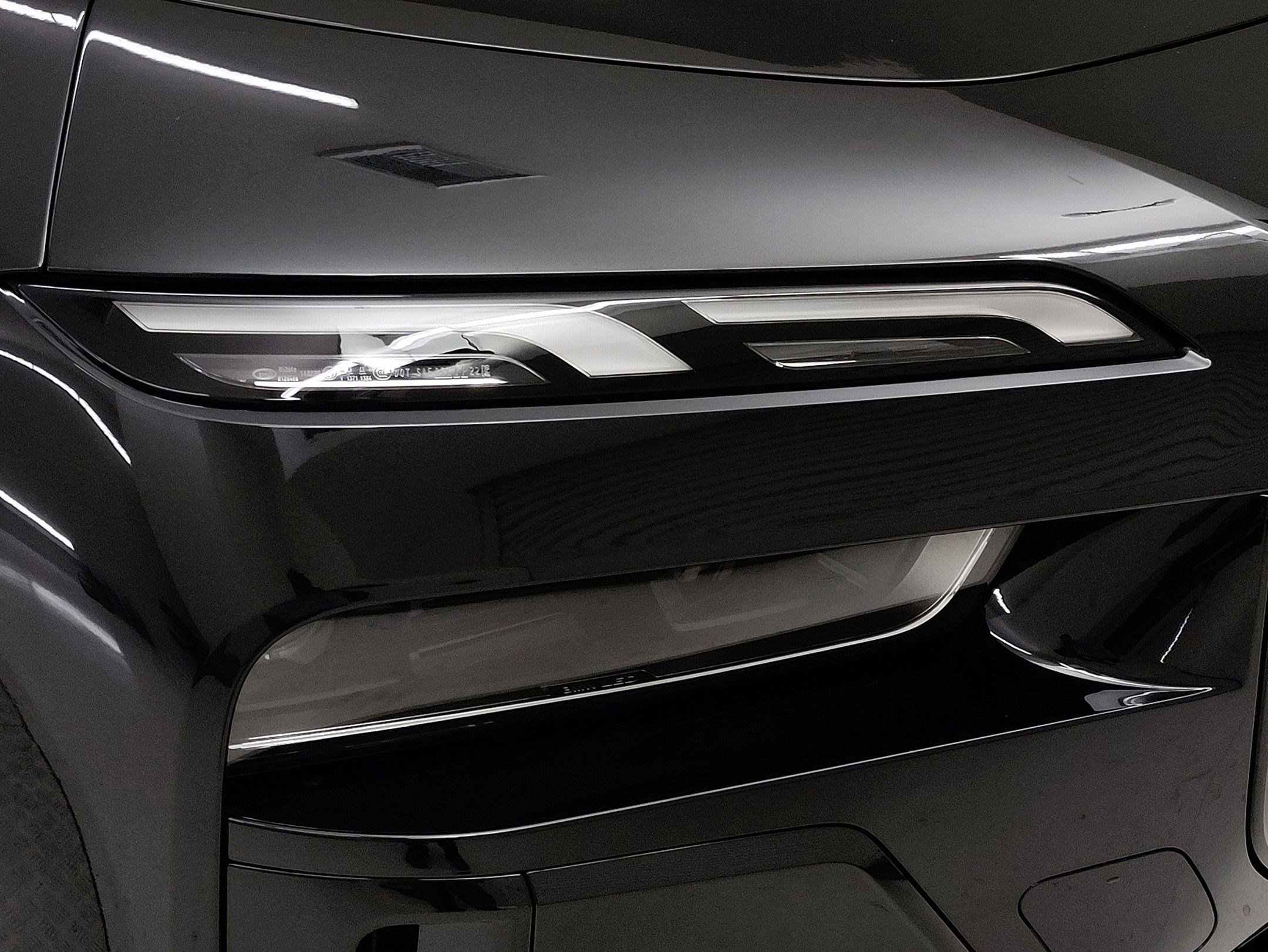 Used 2025 BMW i7 xDrive60 w/ Premium Package image 3