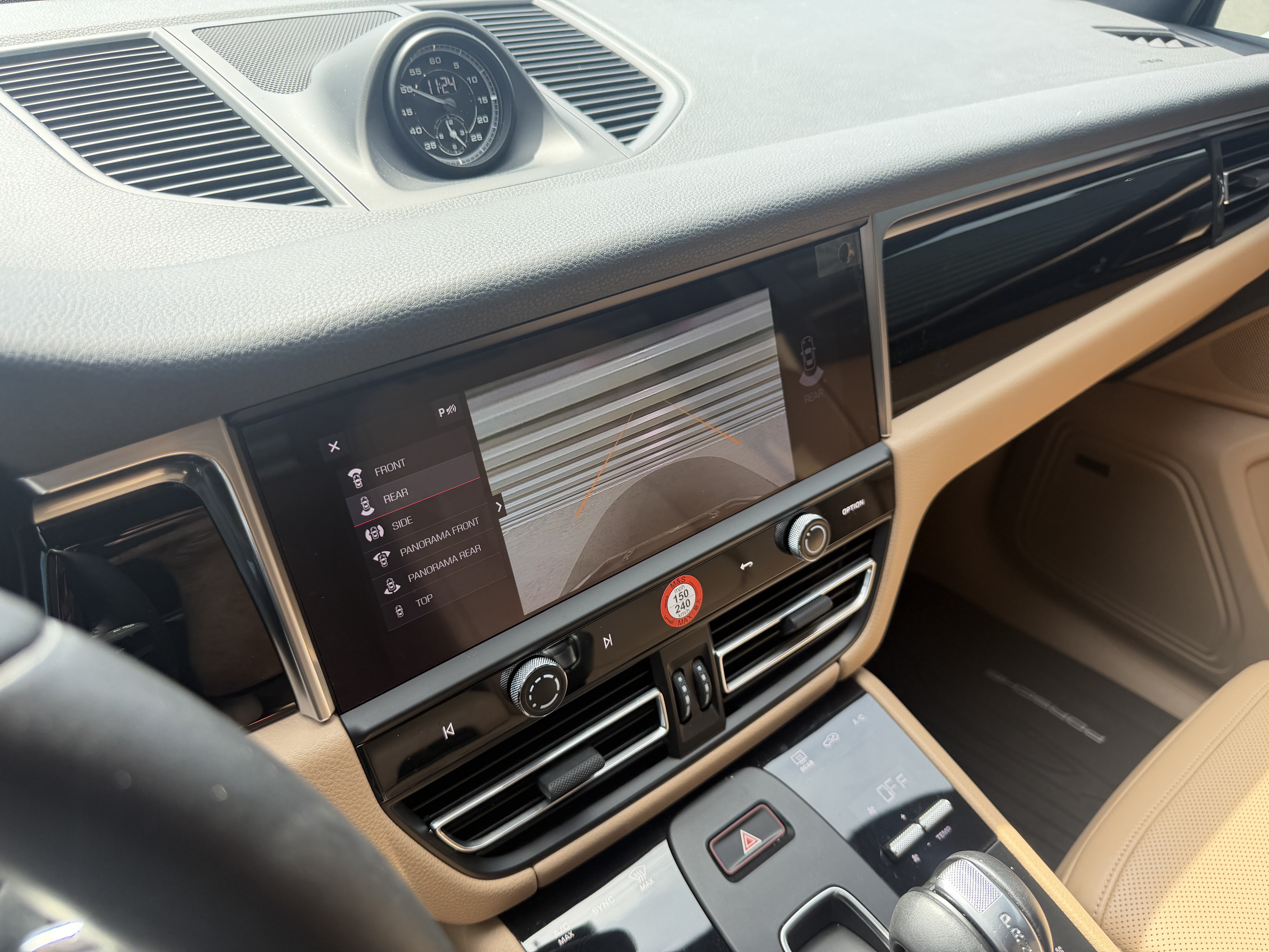 Certified 2024 Porsche Macan AWD/4WD image 31