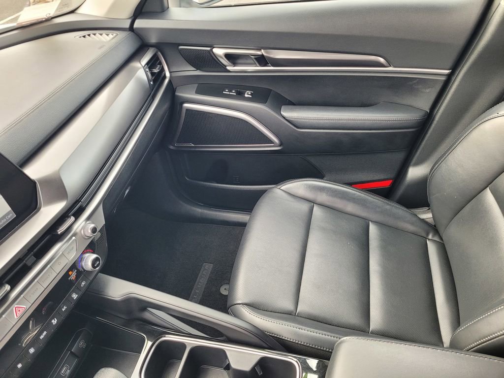 Used 2024 Kia Telluride LX image 10