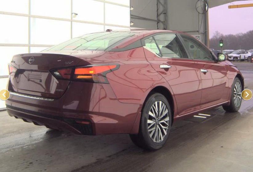 Used 2023 Nissan Altima 2.5 SV image 3