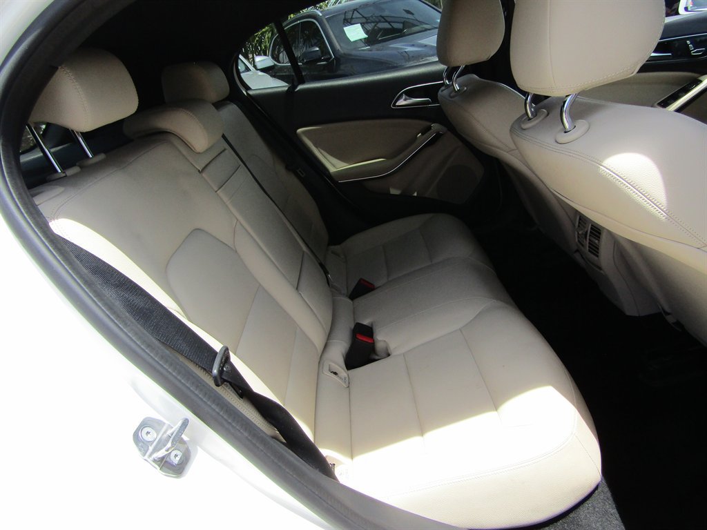 Used 2020 Mercedes-Benz GLA 250 4MATIC image 6