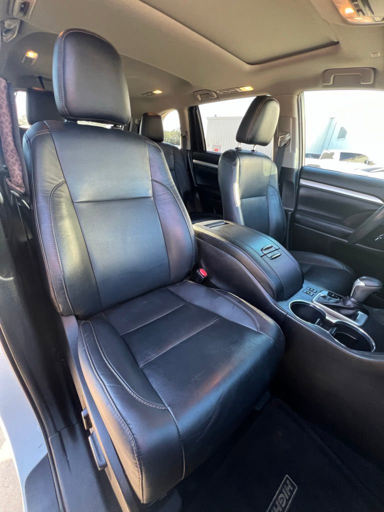 Used 2019 Toyota Highlander XLE image 22