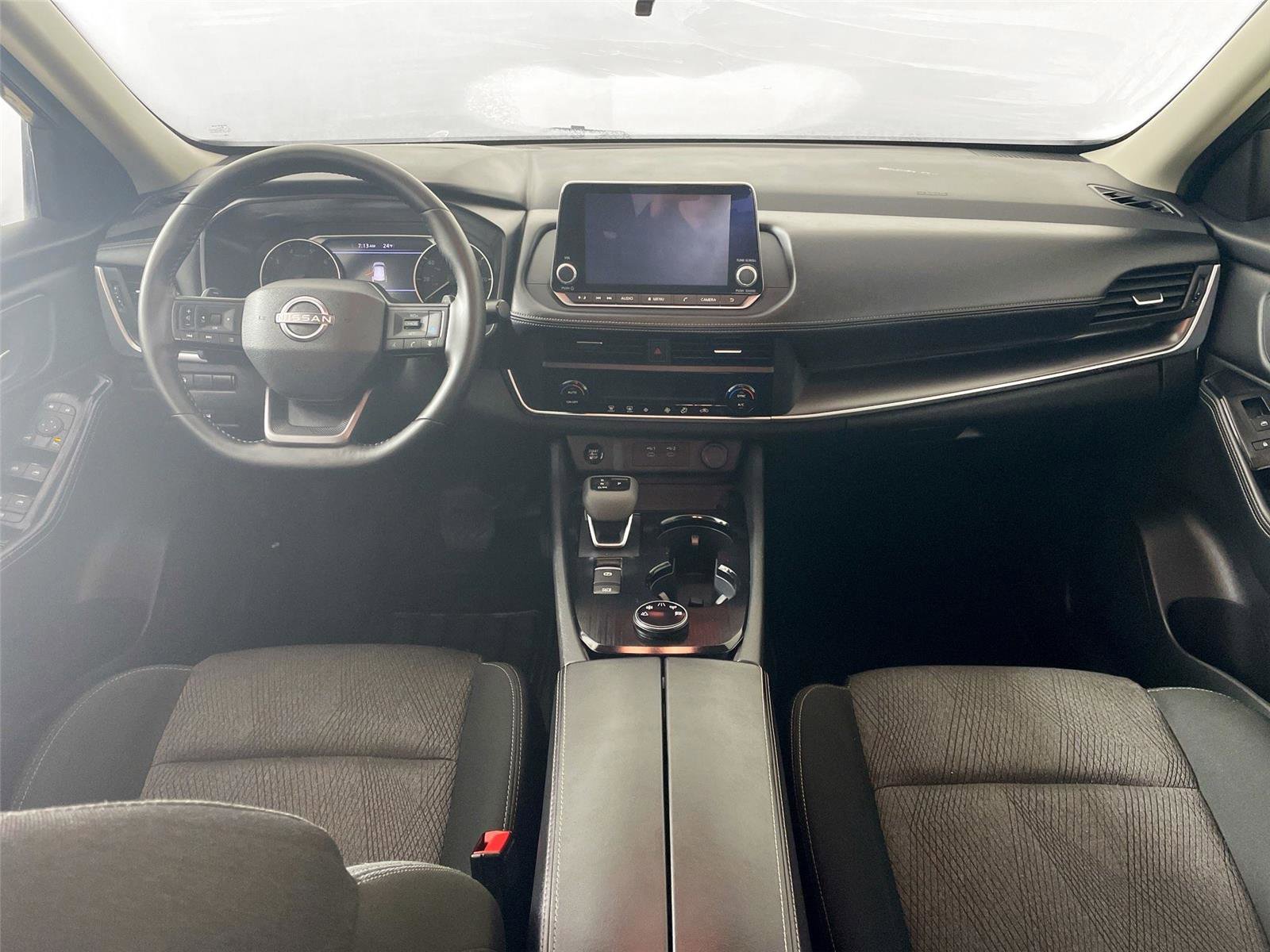 Used 2025 Nissan Rogue SV AWD/4WD image 28