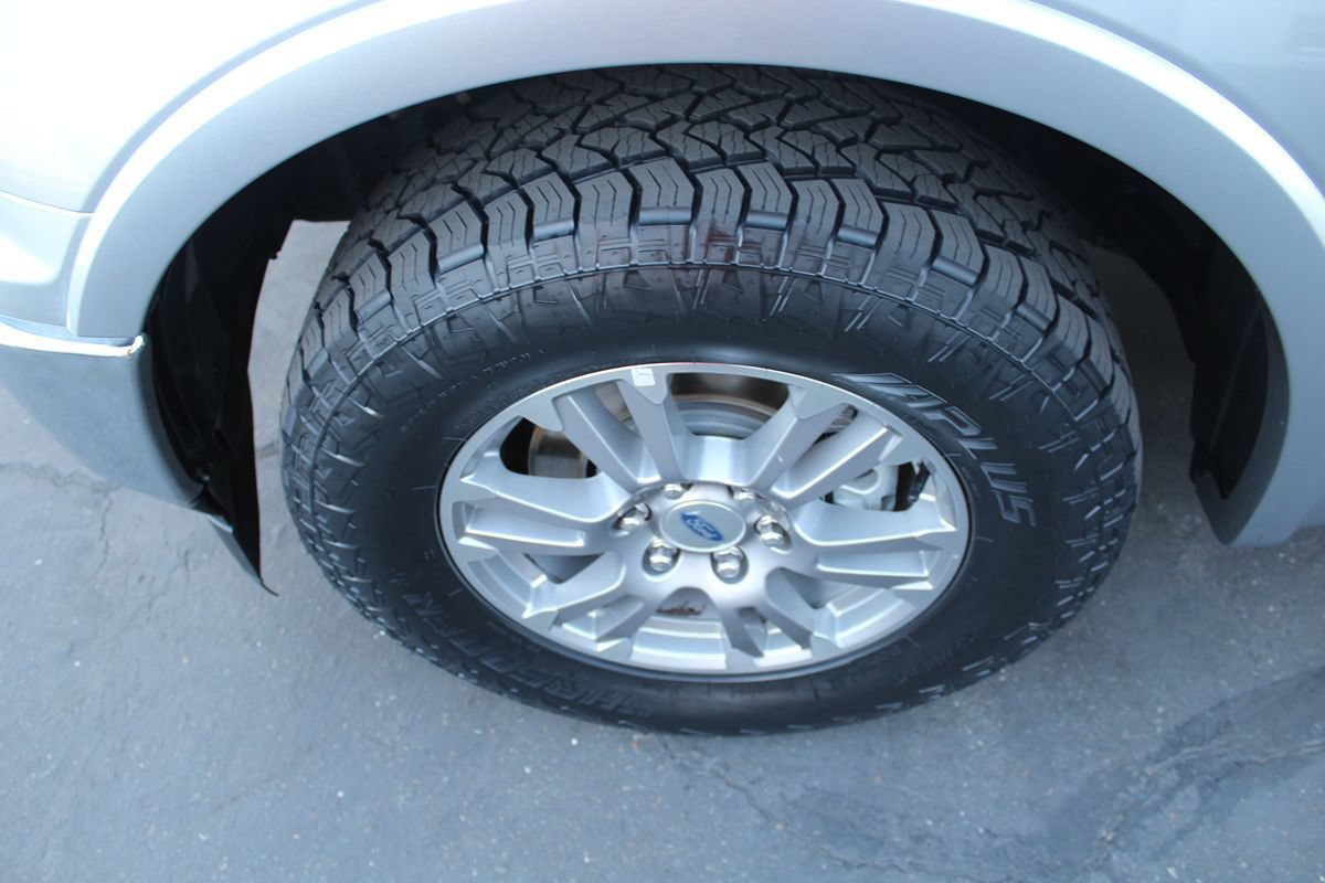 Used 2020 Ford F150 Lariat RWD image 11
