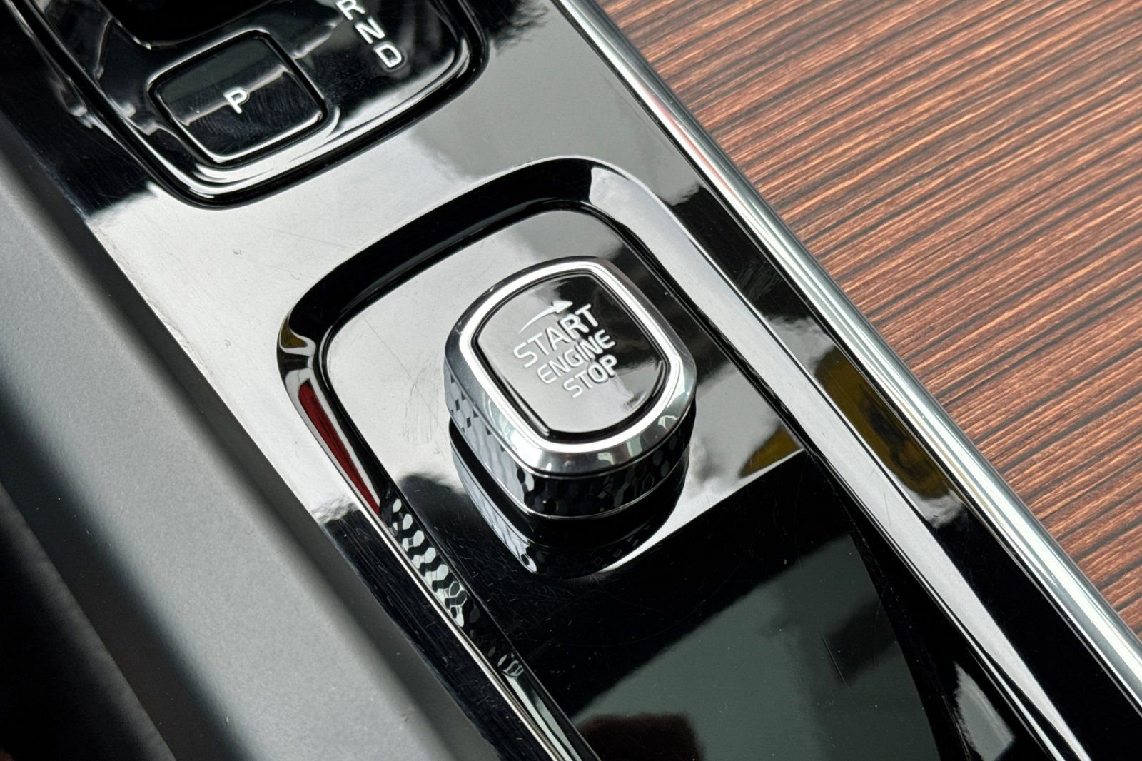 Used 2023 Volvo XC60 T8 Ultimate image 25