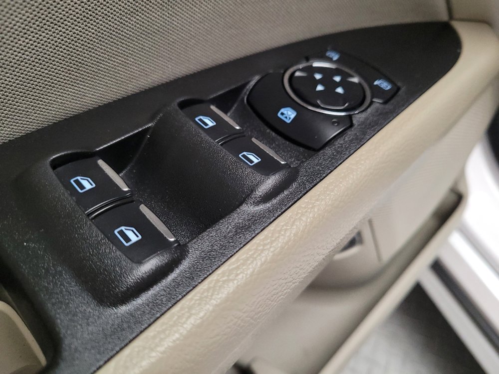 Used 2020 Ford Fusion SE FWD image 27