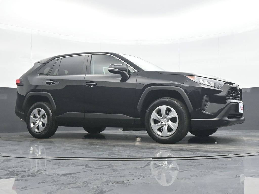 Used 2022 Toyota RAV4 LE image 32