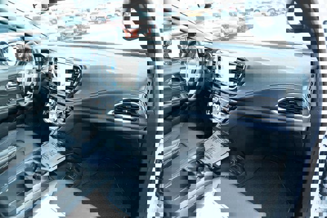 New 2026 Chrysler Pacifica Select image 38