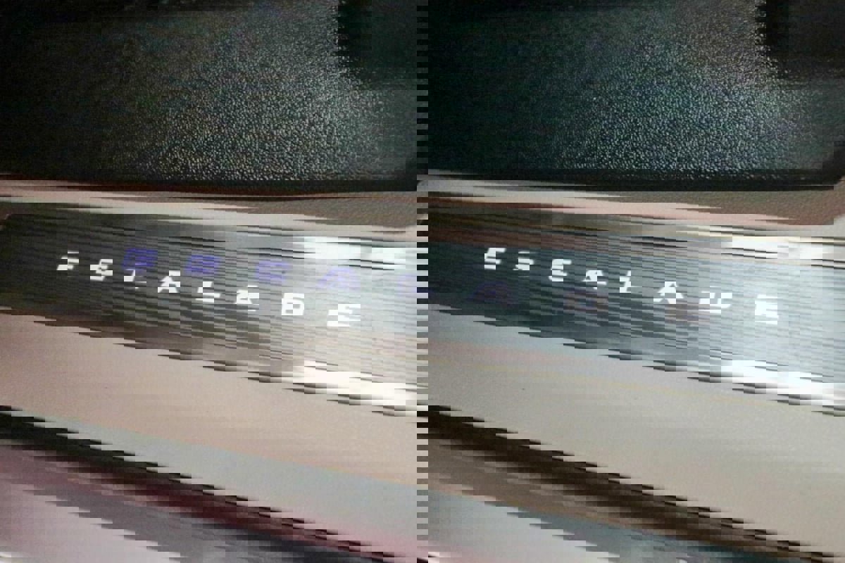 Used 2024 Cadillac Escalade ESV Sport Platinum w/ LPO, ONYX Package image 12