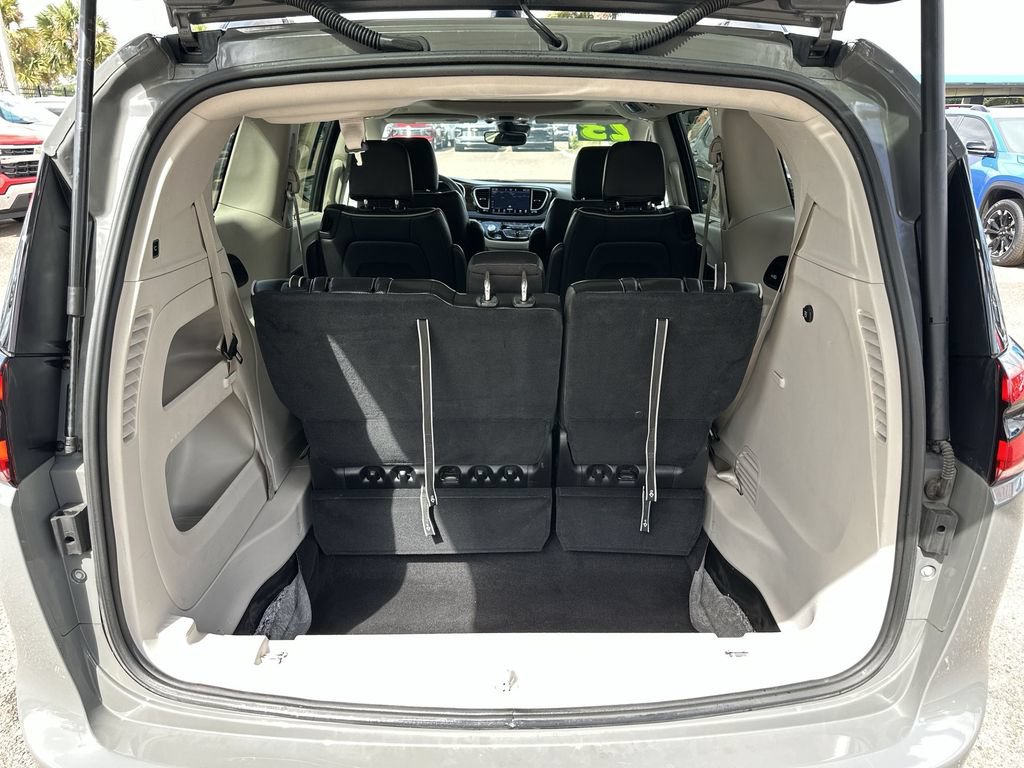 Used 2023 Chrysler Pacifica Limited FWD image 35