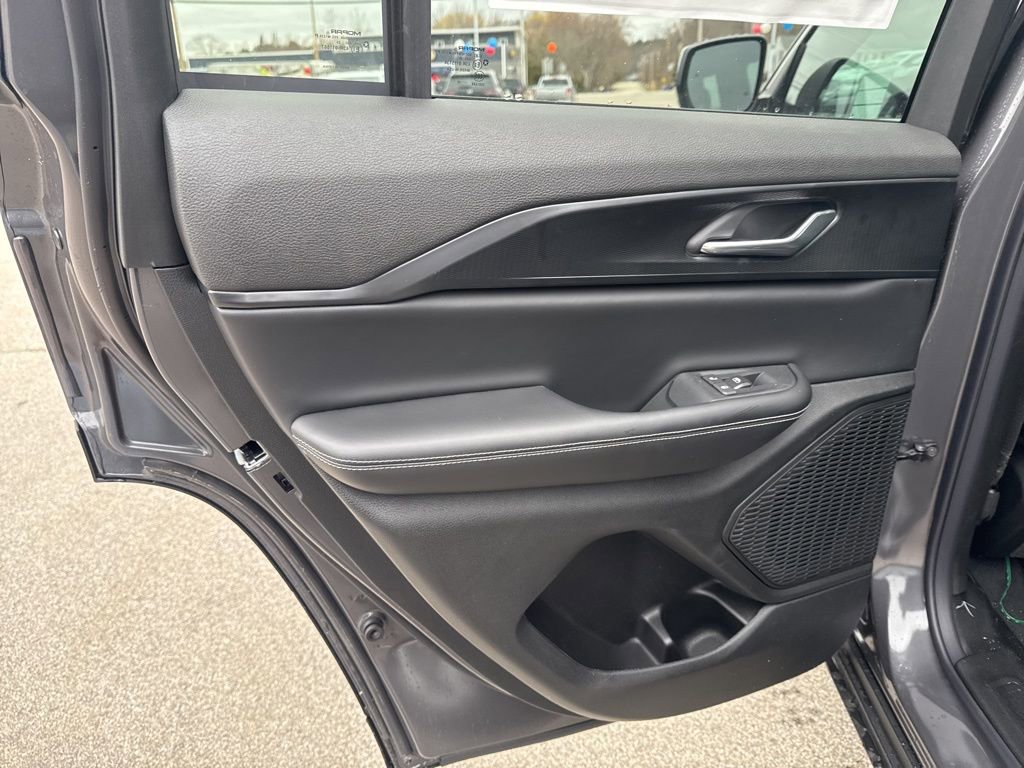 New 2026 Jeep Grand Cherokee Laredo image 24